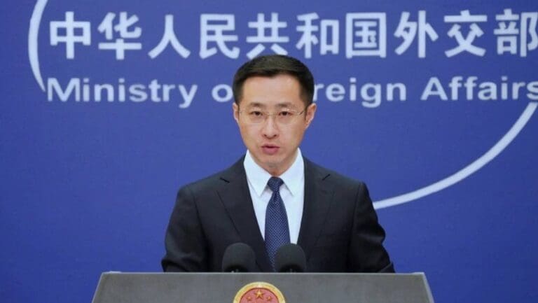 美國威脅加徵關稅，中國外交部強硬回應：邊談判邊恐嚇行不通！