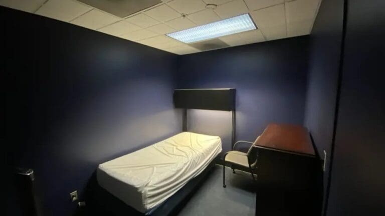 警局是我家？加州灣區警長被爆跨州通勤，還在警局蓋「秘密臥室」