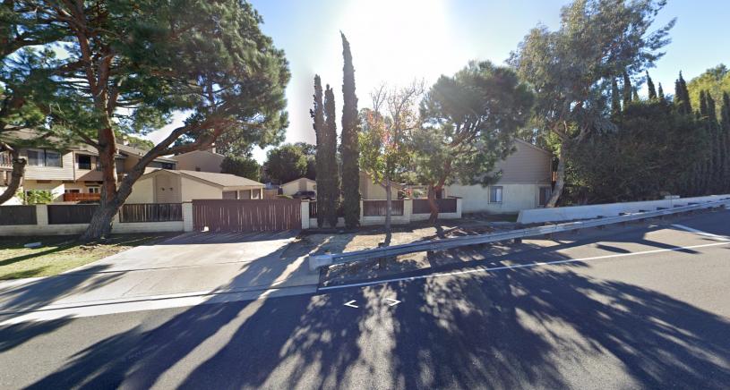 南加橙縣「史詩級爛屋」叫價$45萬！買房送黑黴菌、坍塌陽臺和債務…民眾：「看房最好先簽生死狀!」