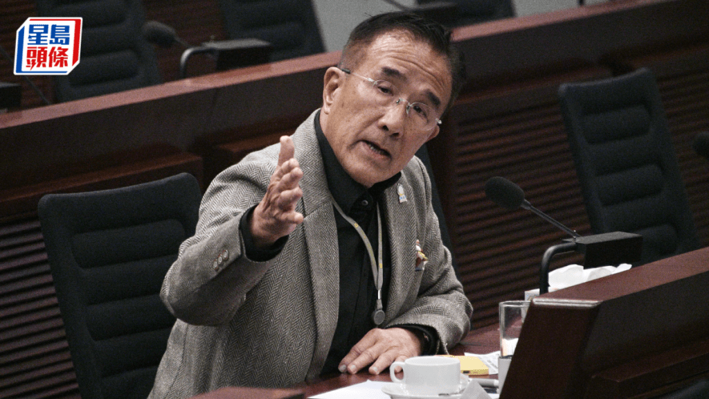 太古城食水驚現黑點!議員促政府徹查更換水管