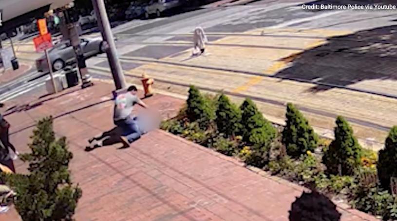 攻擊84歲老人，把73歲老人打到「永久失明」，你認為該判幾年？法官的答案是：零