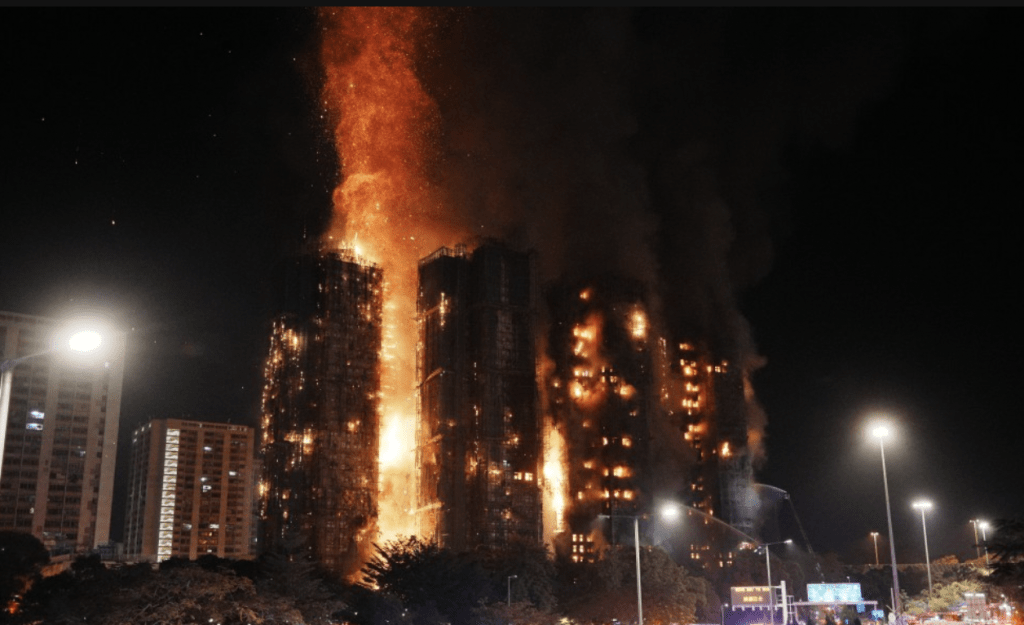 大埔宏福苑致命火災:發泡膠窗板成疑,警方展開刑事調查