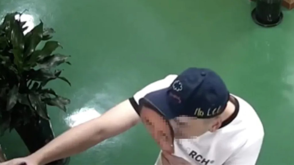 溫州幹部「扮工」出奇招：戴人臉面具幫人打卡，瞞天過海？