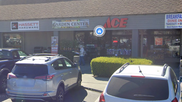 紅木城五金連鎖店遭車撞入起火 事發影片曝光