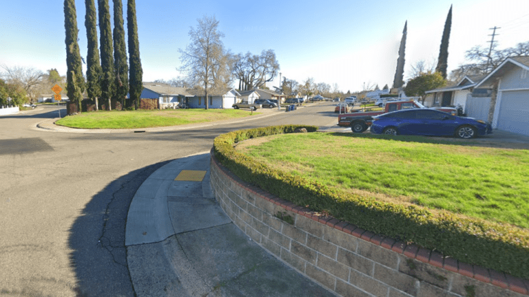 兒童踏電動單車衝出馬路撞上汽車 令居民擔憂升級｜細說燊語