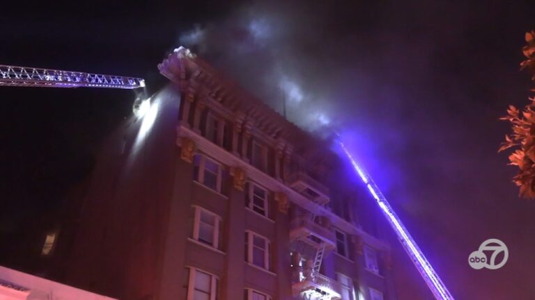 三藩市老舊公寓凌晨大火 45人緊急疏散