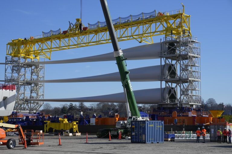 特朗普政府突喊停東岸風電，國安風險說法背後有何玄機？