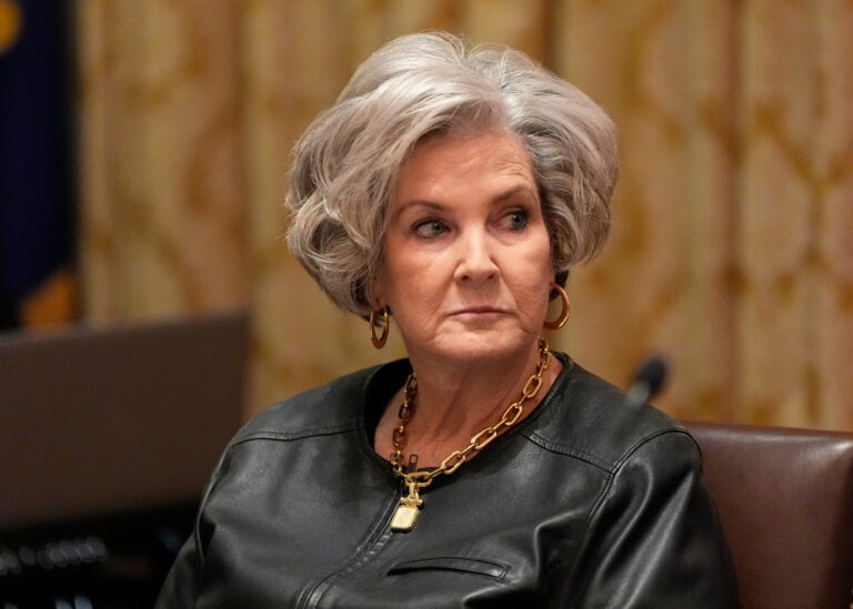 白宮幕僚長專訪引爆政壇震撼彈！稱特朗普具「酒鬼性格」，萬斯是「陰謀論者」