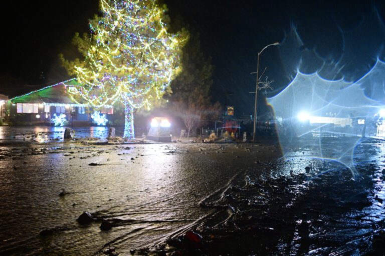 聖誕風暴橫掃加州 山區大雪 公路癱瘓 多地水浸停電｜細說燊語