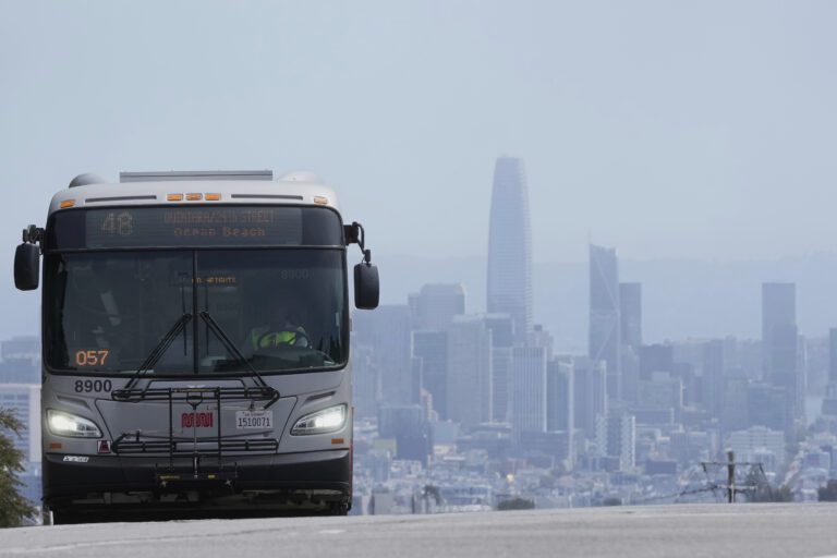 三藩市明年將公投徵稅以資助Muni交通服務。美聯社資料圖片