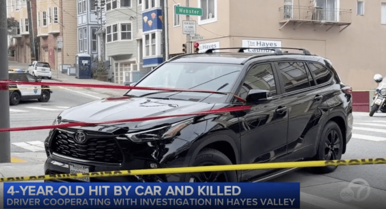 警方在現場調查。ABC7電視畫面