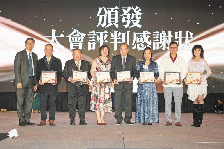 左二 評審Michael 邵