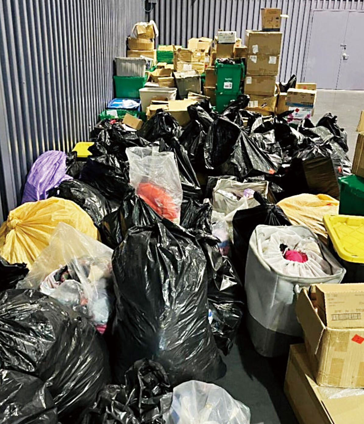 執法部門搜出的贓物。加州公路巡警