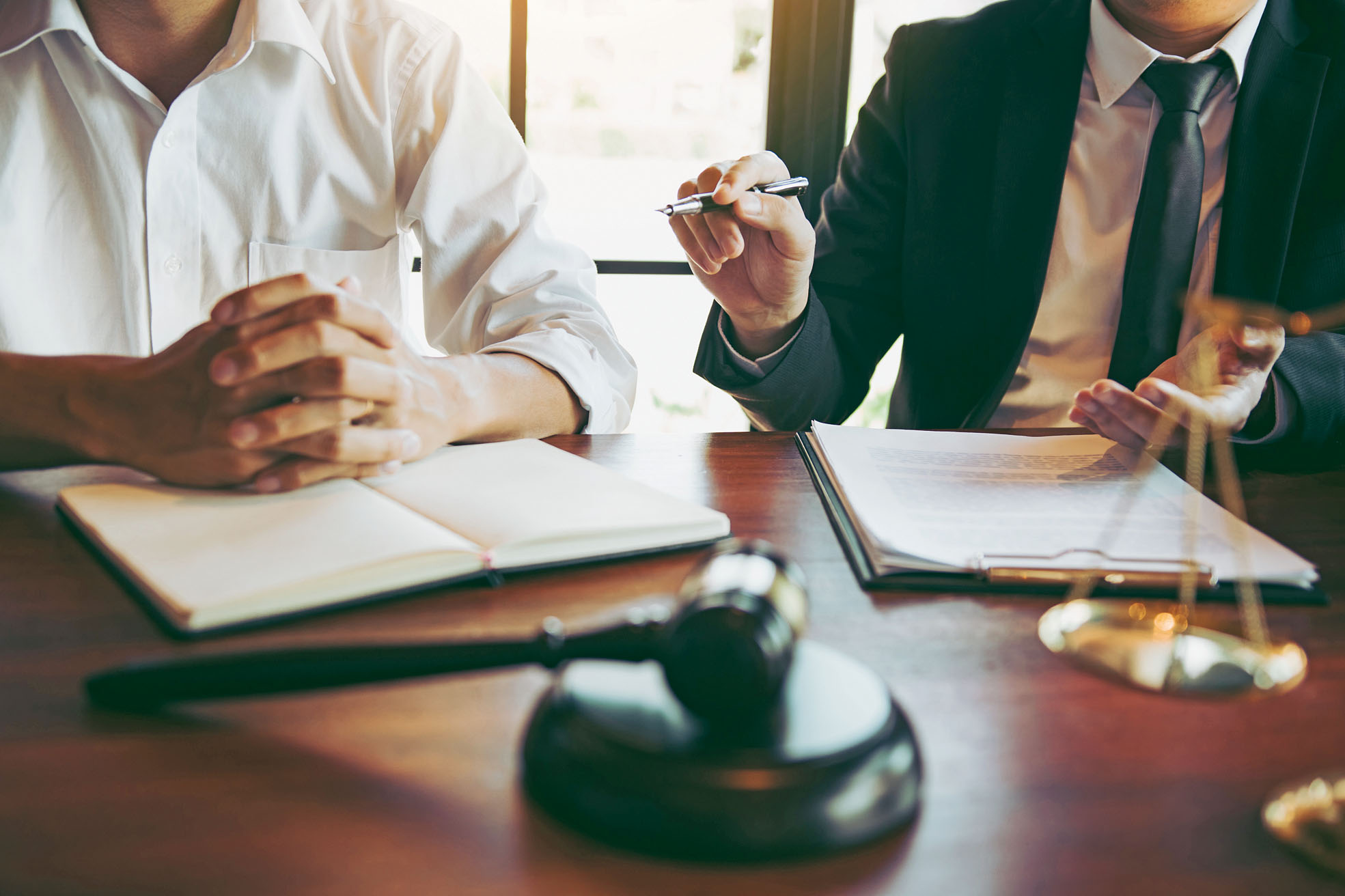 中加州律所被指對檢方證據照單全收。Adobe Stock