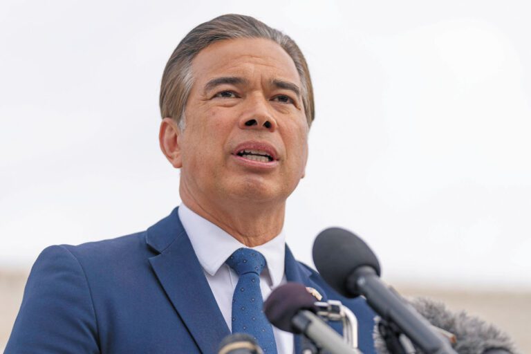 加州總檢察長邦塔去函國土安全部，批評ICE拘留所條件差。美聯社資料圖片