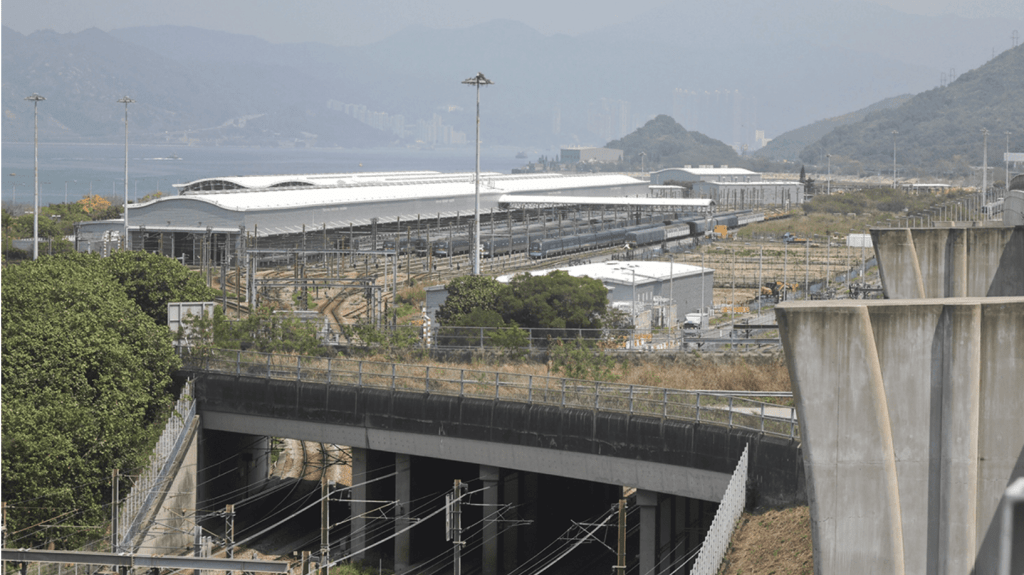 港鐵東涌綫欣澳站附近路軌現裂縫，機場快綫受影響，預計延誤5-8分鐘