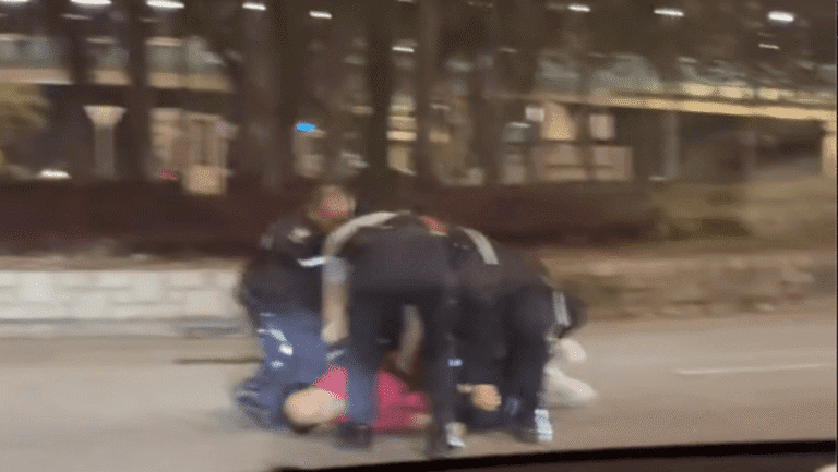 【有片】粉嶺軍地驚現揮鐵板男 警員合力撳地制服送院檢查