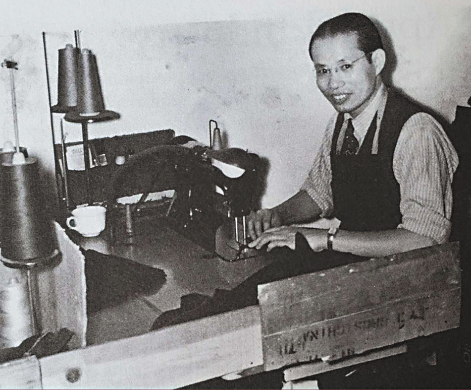 攝於20世紀20年代的吳姓男子隨父親從台山移民到三藩市,成為一名車衣男工,後來他加入車衣公會。 CHSA檔案,Daniel K.E. Ching收藏。