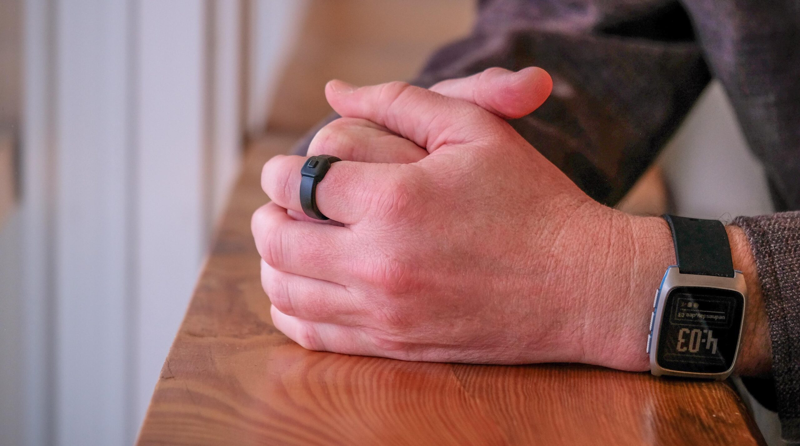 智能戒指Index 01可按鍵錄音，開發者稱其為永遠陪伴在側的大腦外部記憶。Pebble