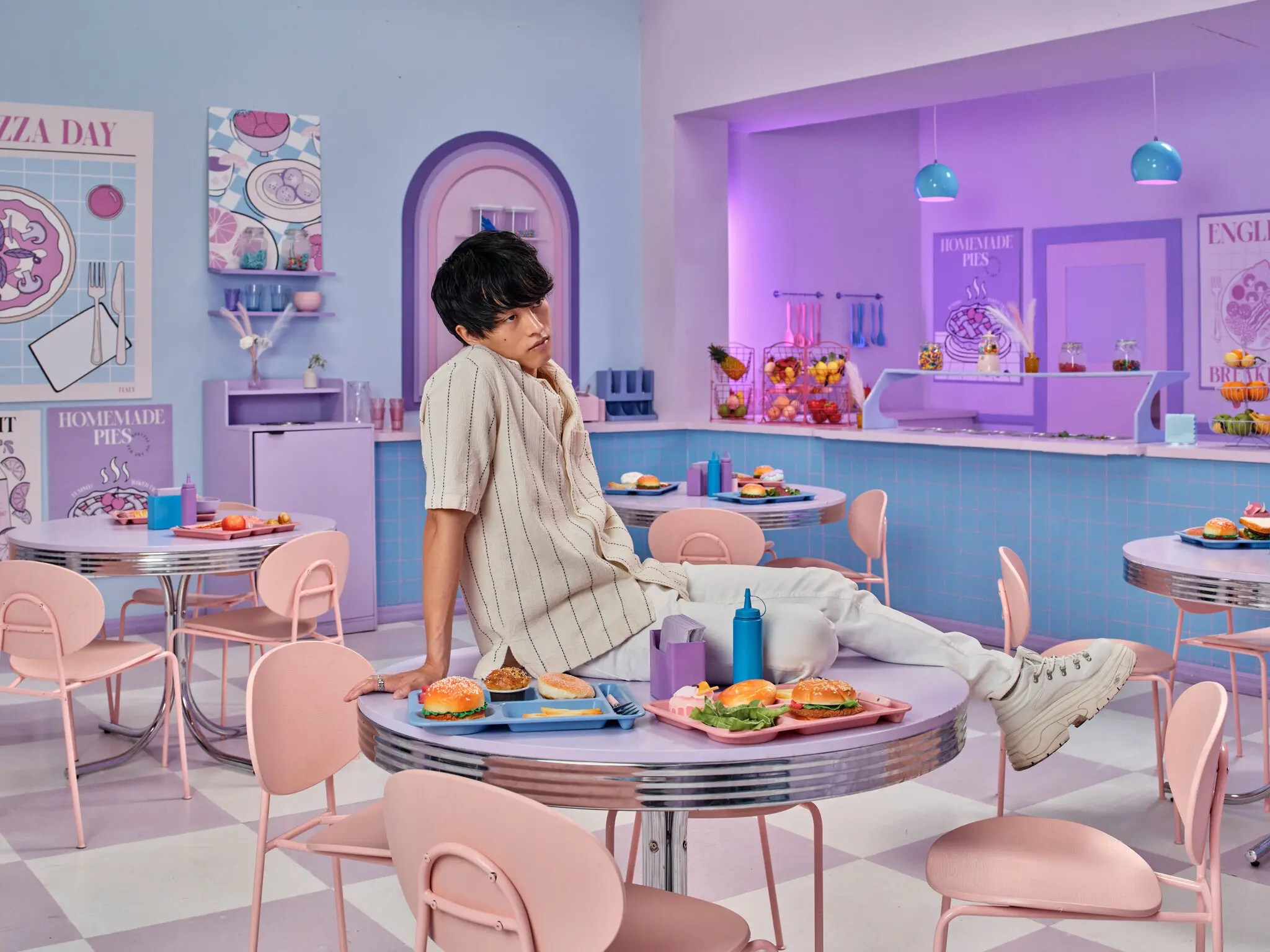 周志堅創作出最受歡迎的YouTube短視頻之一,其頻道每月平均觀看次數高達10億至15億次。紐約時報