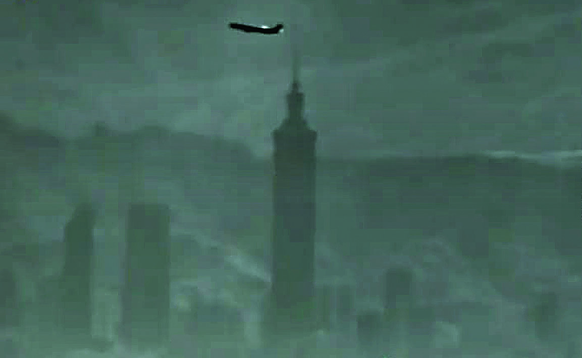 解放軍無人機角度拍下台北101大樓畫面。央視截圖