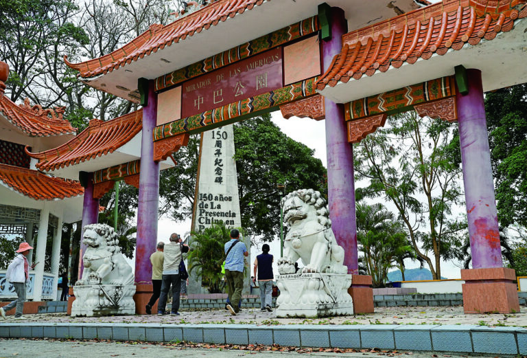 中巴公園和紀念碑是為了紀念華人在巴拿馬生活150周年而建，具有重要歷史意義。圖為拆除前原貌。路透社