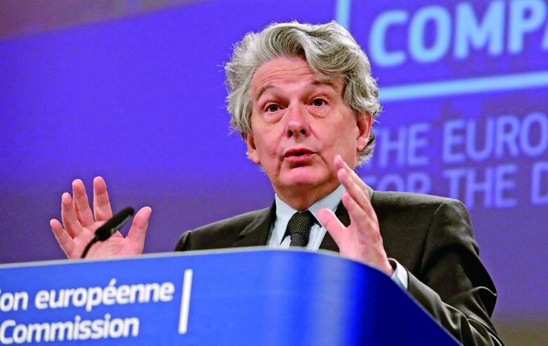 美國此次限制簽證對象之一的前歐盟內部市場事務執行委員布勒東（圖），被指是歐盟「數字服務法」的主要推手。路透社資料圖片