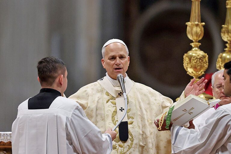 教宗良十四世25日主持任內首場聖誕彌撒時，談及俄烏及加沙問題。路透社