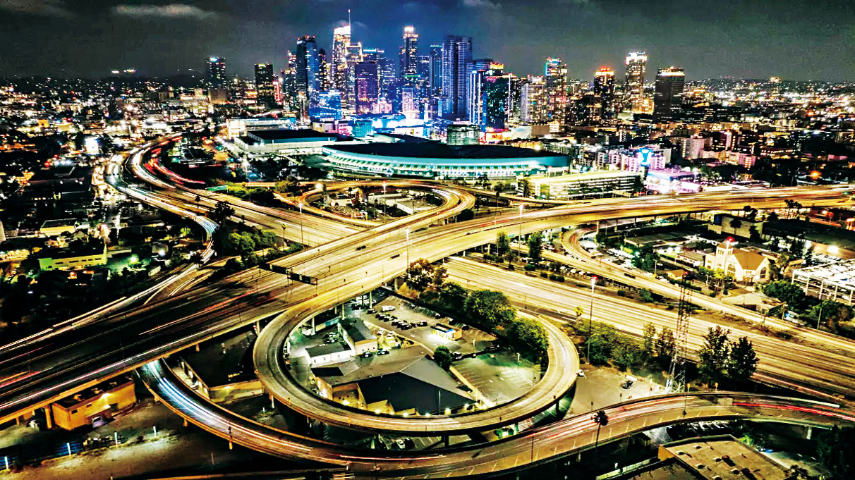 位於洛杉磯市中心以西的10號110號公路交匯處。洛杉磯時報