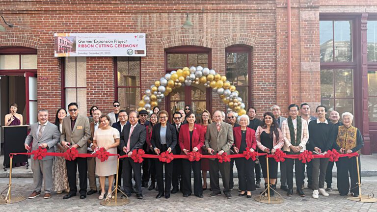 與會貴賓共同剪綵，象徵嘉尼爾新館正式啟用。 記者陸新攝