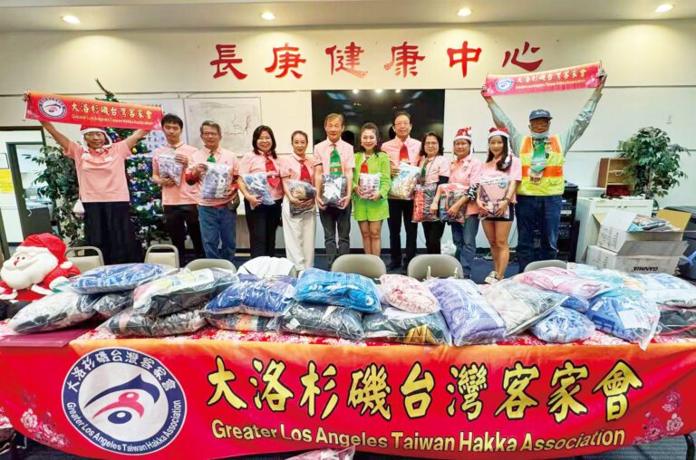 大洛杉磯台灣客家會，長庚老人中心寒冬送暖。記者陸新攝
