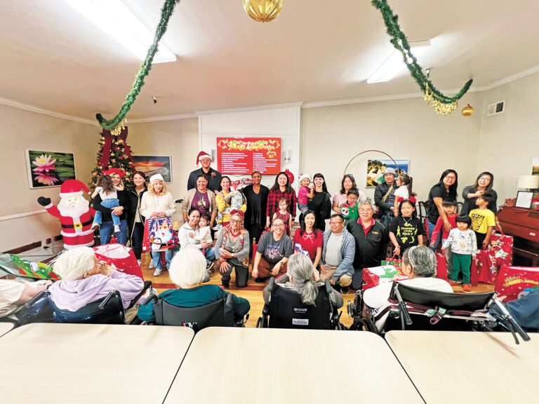 蒙市 Monterey Park Convalescent Hospital (Nursing home）慰問大合照。主辦方提供