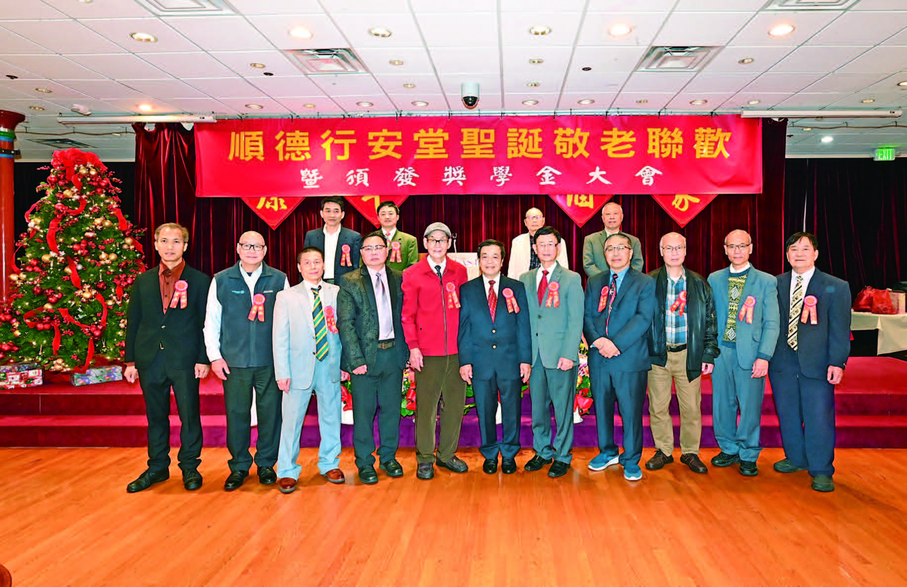 順德行安堂正副主席及董事局成員合影。馬紅兵攝