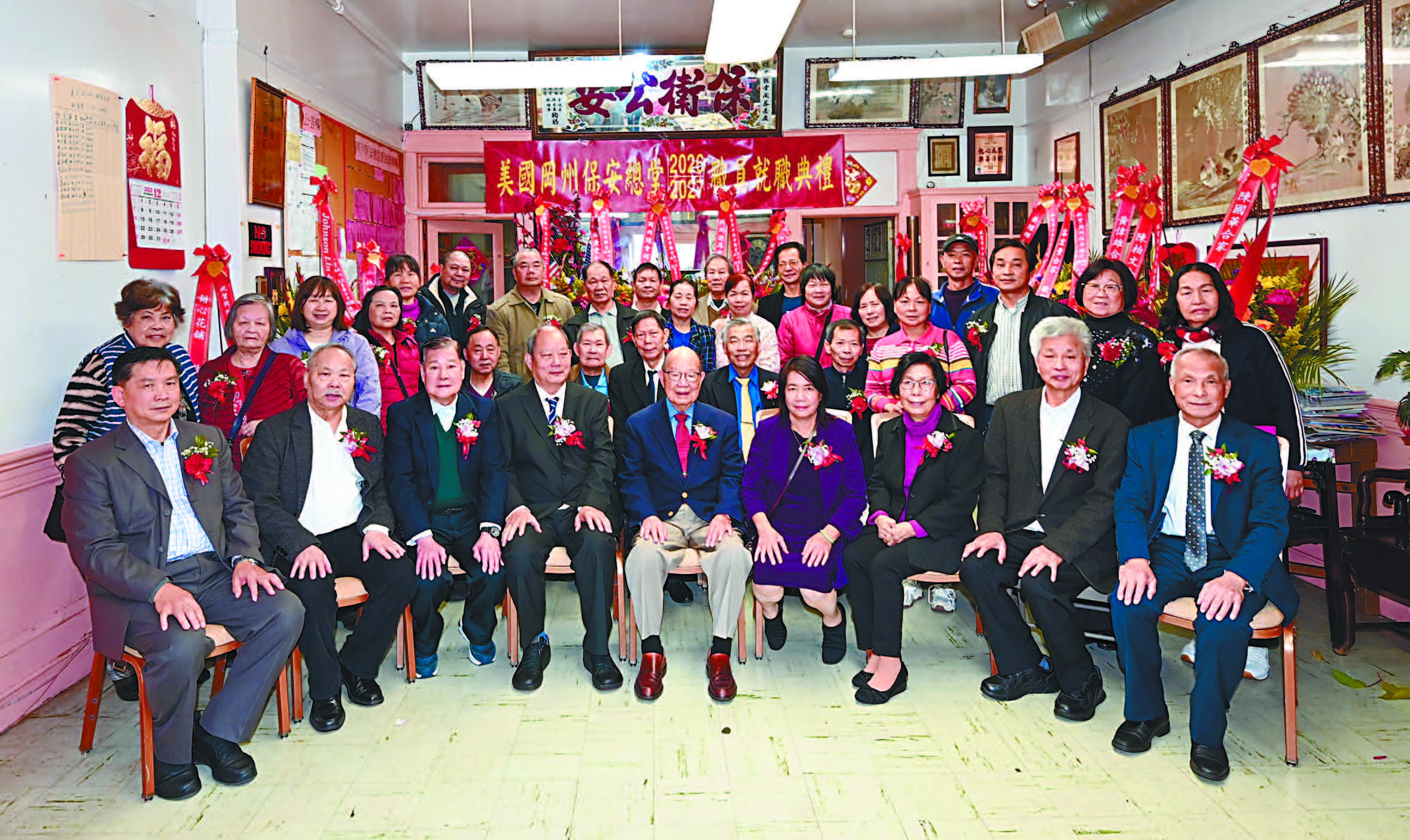 美國岡州保安總堂首長、職員及嘉賓在禮堂大合影。馬紅兵攝