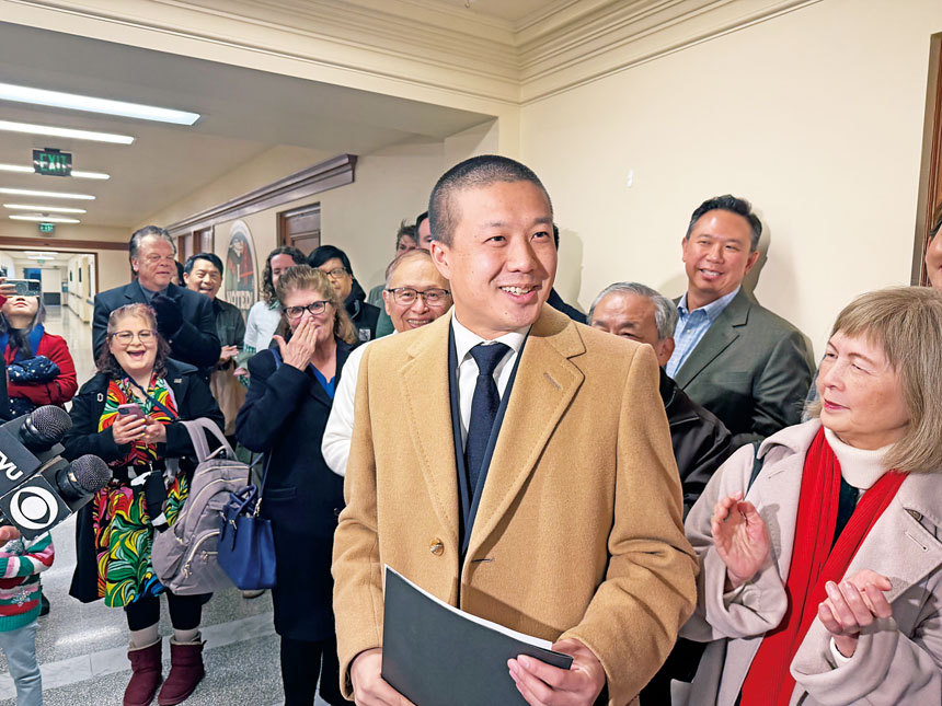 王兆倫宣布參選第四區市參事,表態支持平日重開大公路。記者陳程威攝