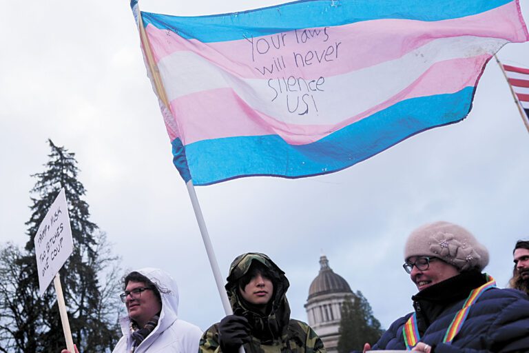 抗議人士此前在華府集會。美聯社資料圖