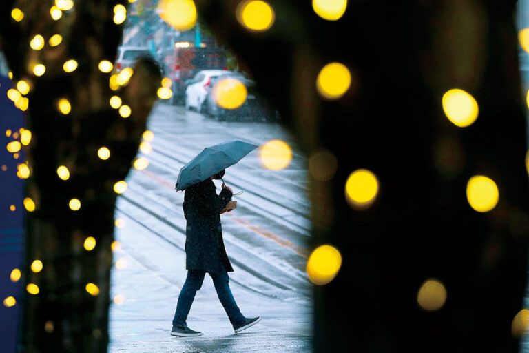 節慶活動騙徒出沒，FBI提醒民眾小心。美聯社資料圖