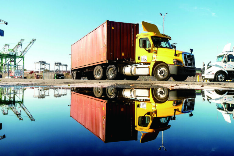 移民貨車司機入稟控告加州車輛管理局。美聯社資料圖片