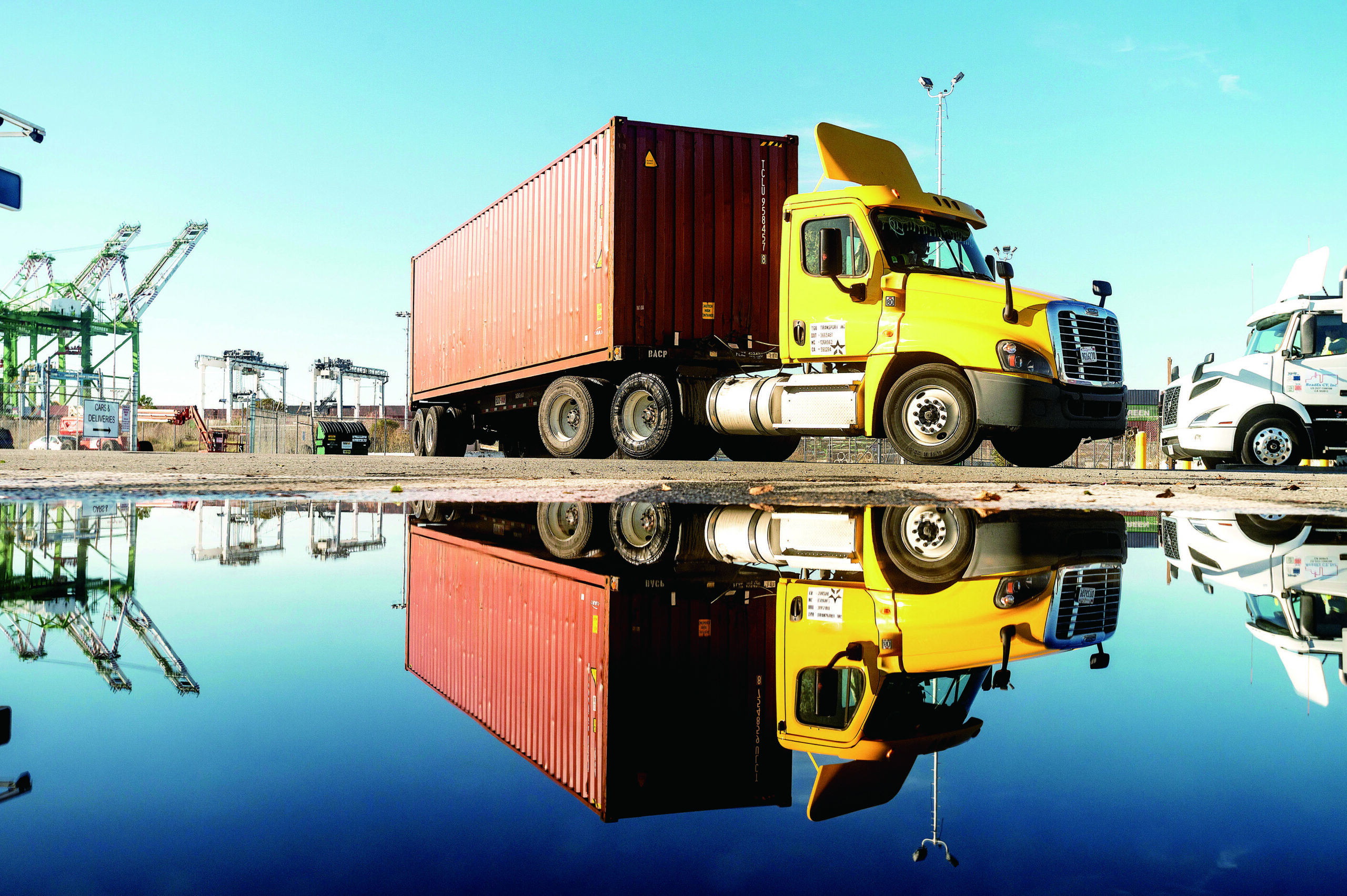 移民貨車司機入稟控告加州車輛管理局。美聯社資料圖片