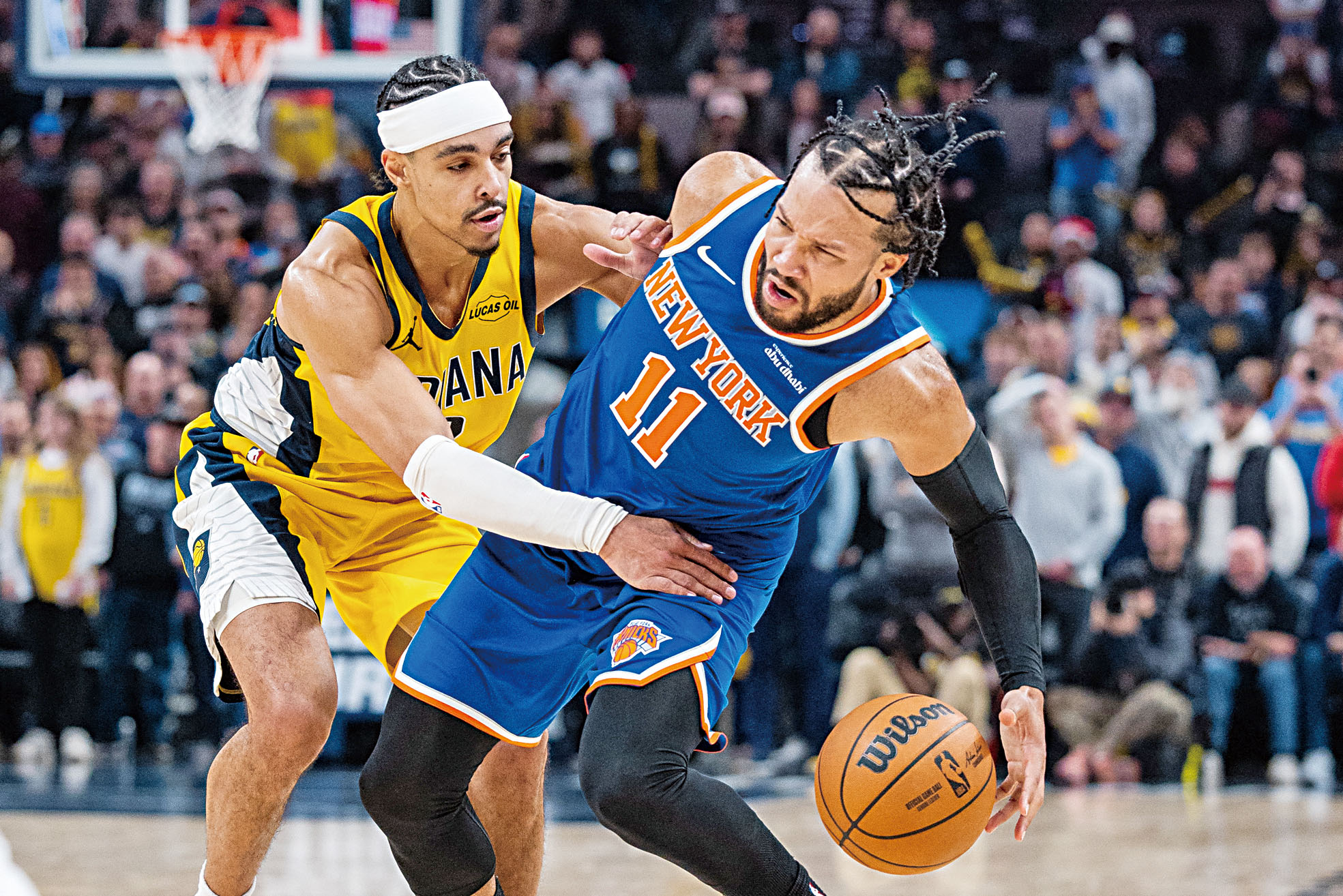 布倫森（右）在對方球員貼身緊逼之下帶球突破。路透社