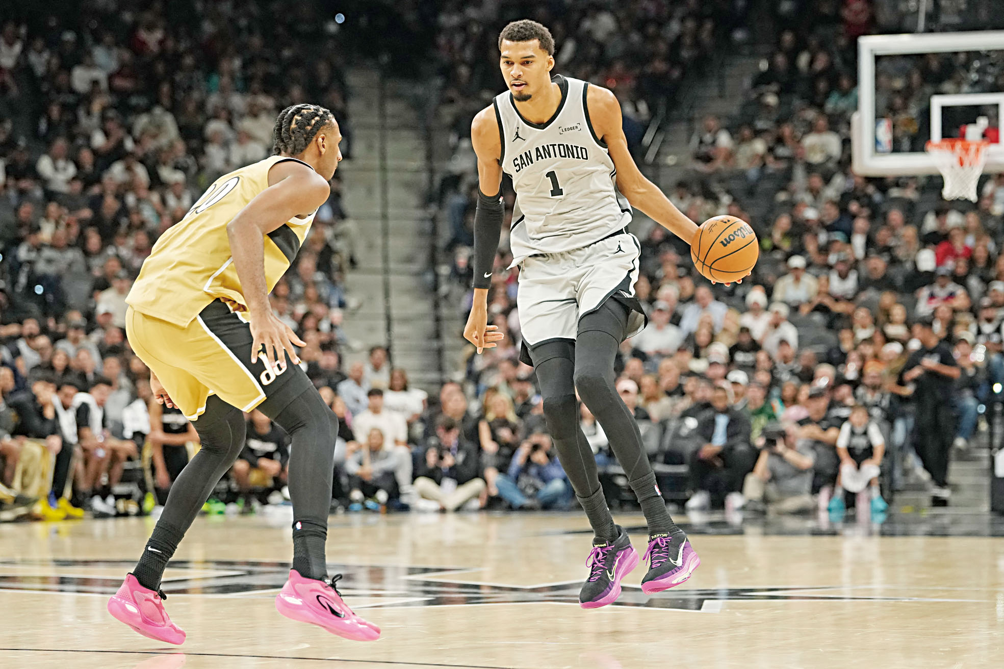 文班亞馬組織進攻。路透社