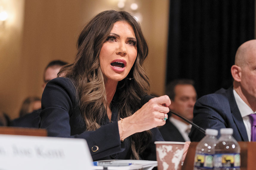 國土安全部長部長諾姆宣布暫停綠卡抽籤計劃。美聯社資料圖片