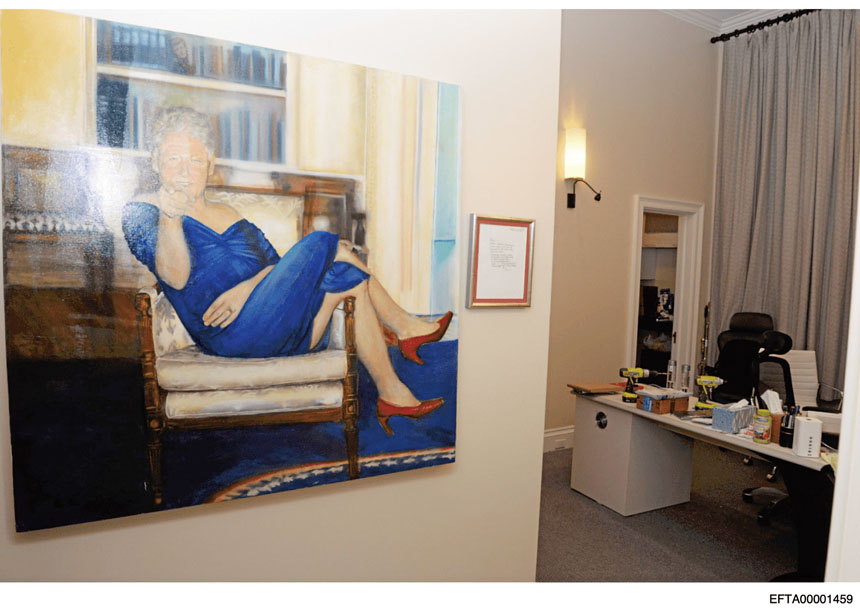 司法部公布的照片顯示，2019年7月6日聯邦執法人員搜查愛潑斯坦紐約住所時，所記錄到的一幅畫作。司法部/美聯社