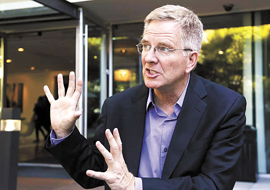 旅遊作家史提夫斯（Rick Steves，攝於2014年）出手挽救無家者服務中心。 美聯社