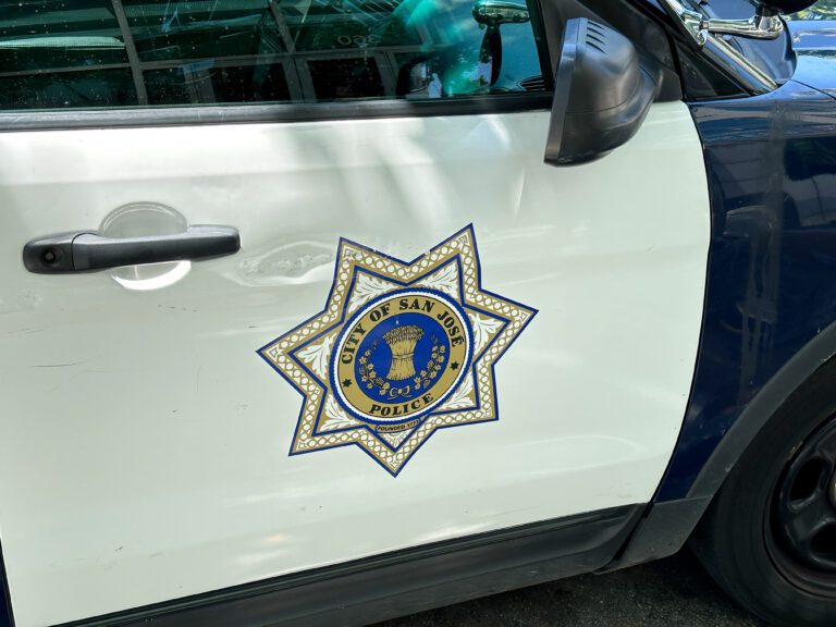 加州聖荷西街頭驚傳槍響！一名警官在追捕劫車嫌犯時中槍