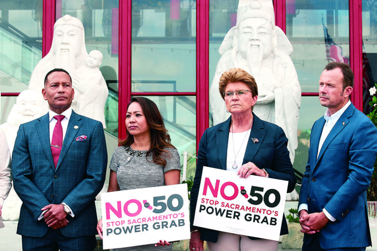 多位共和黨州和地方官員去年批評50號提案。美聯社資料圖片