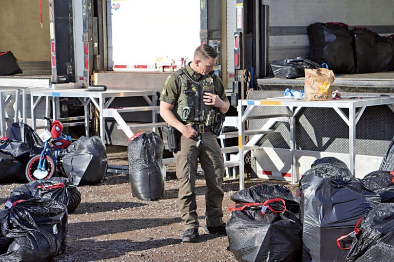 西斯基尤縣被控執法過程中歧視亞裔，與民權組織達成和解。西斯基尤縣縣警局