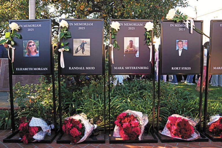 帕利塞茲山火7日屆滿一周年，當地社區舉行悼念儀式。美聯社