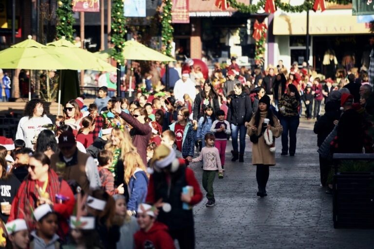 美國移民數量去年急減百多萬人　人口增長顯著放緩