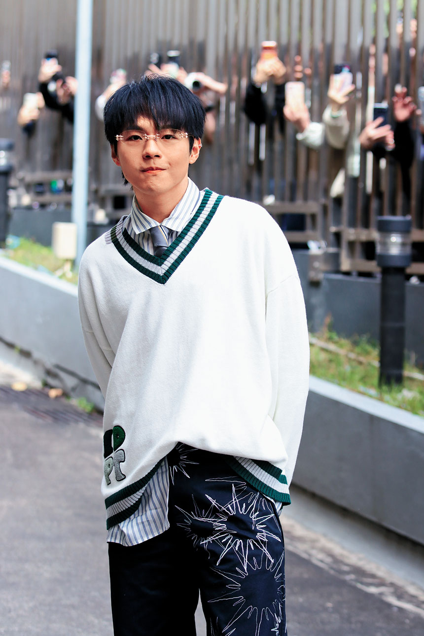 Ian久違現身商台,分享自己的開心假期及飛機上寫歌的經歷。